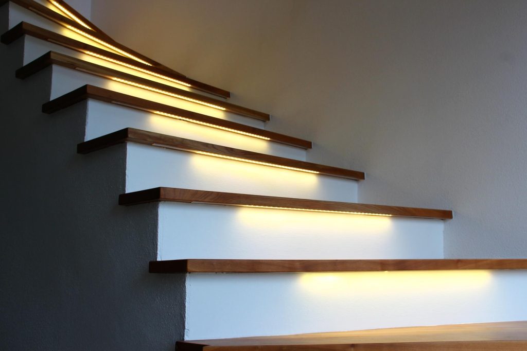 6 LED Streifen mit Bewegungsmelder - ein intelligentes Design-Feature für Ihr Zuhause (Frühling 2023)