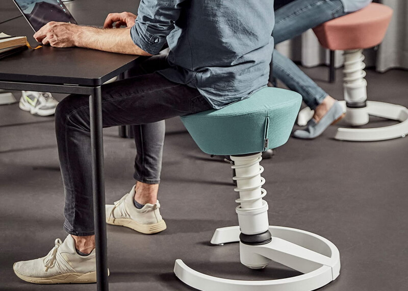 6 Bürohocker Test – aufrechtes Sitzen mit Bewegung fördern