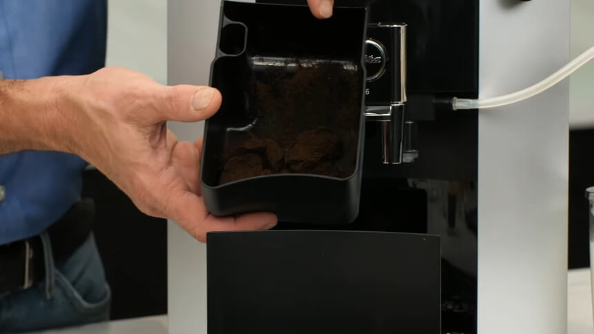 Jura E6 Test – Ein Kaffeevollautomat für preisbewusste Kaffeeliebhaber (Frühling 2023)