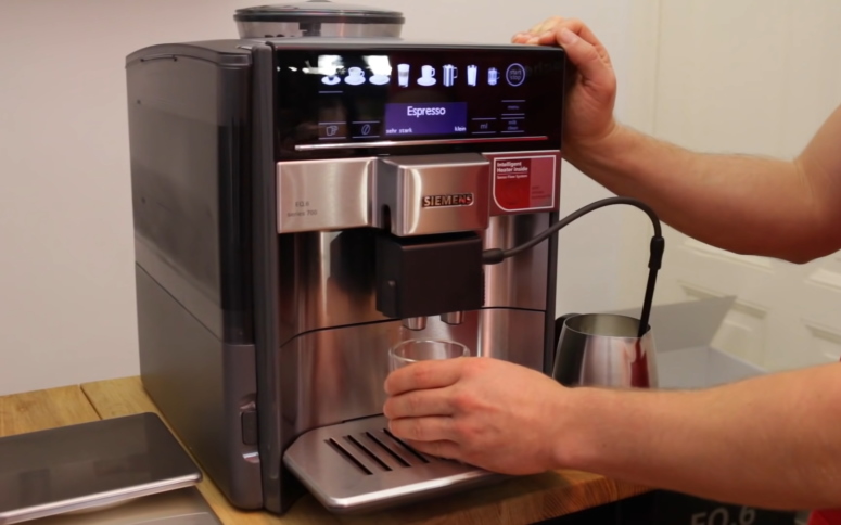 Siemens EQ.6 Plus S700 Test – Perfektion beim Kaffeetrinken